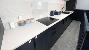 Deluxe Apartment | Laptop workspace, WiFi (free) - Serenity Holiday Apartments  (Blackpool)