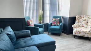 Deluxe Apartment | Laptop workspace, WiFi (free) - Serenity Holiday Apartments  (Blackpool)