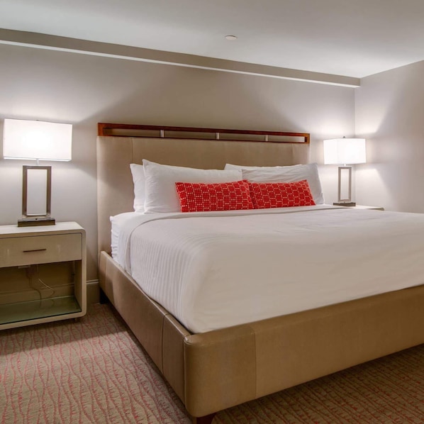 Tabla de planchar con plancha, wifi y ropa de cama