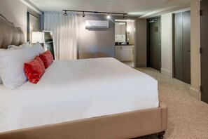 1 bedroom, desk, iron/ironing board, WiFi