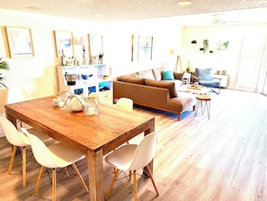 Dining - Treasure Island Waterfront home - 100ft to beach! (Treasure Island)