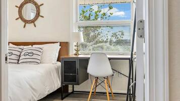 3 bedrooms, desk, travel cot, free WiFi