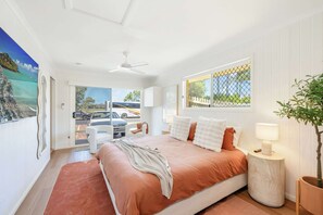 4 bedrooms, iron/ironing board, WiFi, bed sheets