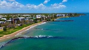 Beach - Urban Getaway Bargara Central (Bargara)