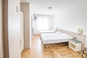 Economy Triple Room | In-room safe, free WiFi - Hotel Europa (Arma di Taggia)