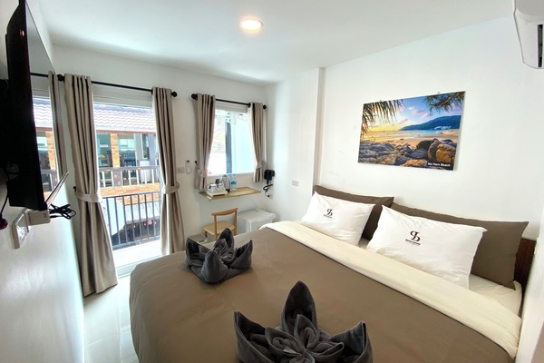 In-room safe, desk, laptop workspace, WiFi (free)