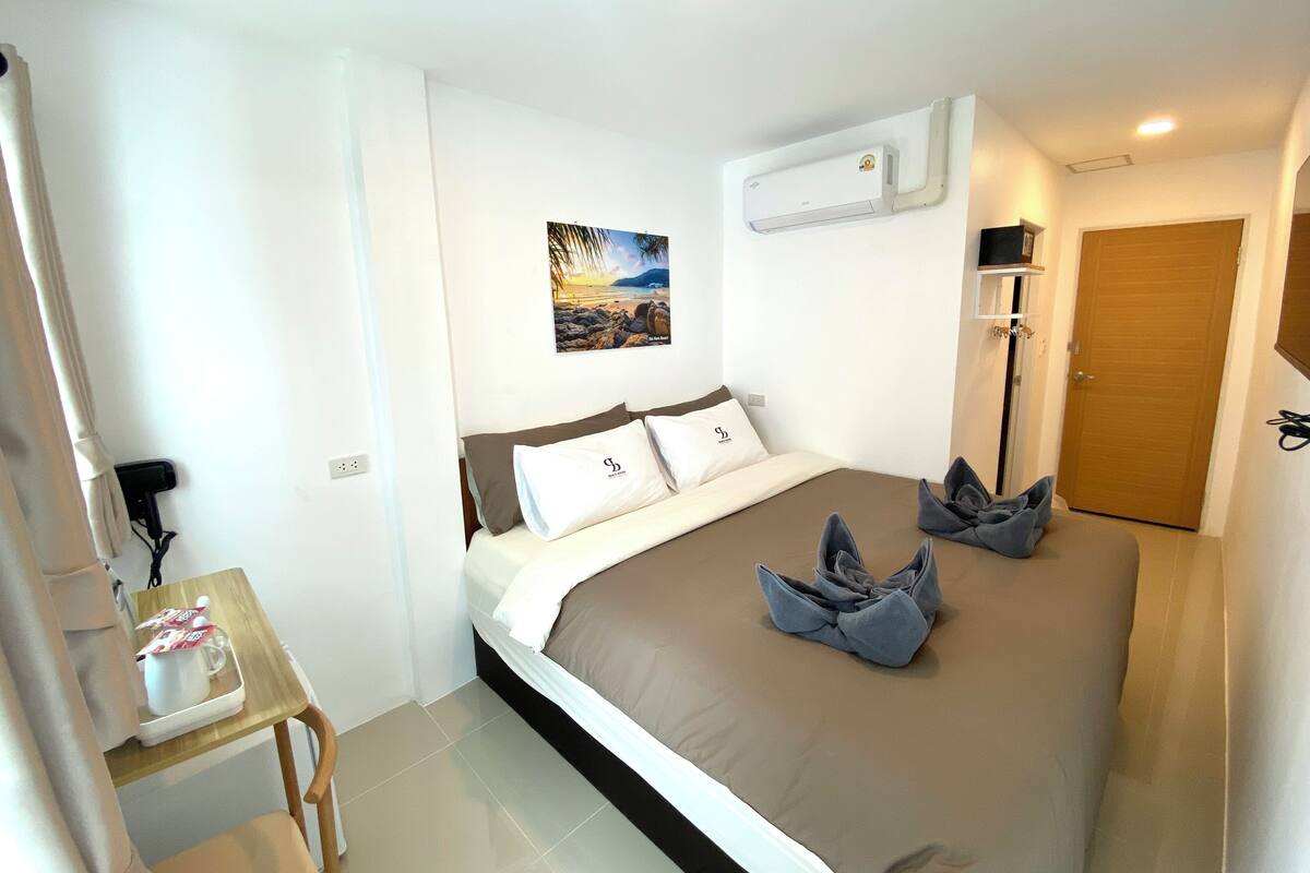 Phòng đơn Deluxe, ban công, quang cảnh thành phố | Két bảo mật tại phòng, bàn, khu vực làm việc phù hợp cho laptop 