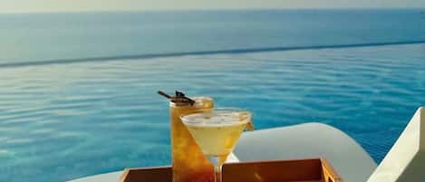 5 outdoor pools, open 6:00 AM to 8:00 PM, pool umbrellas, sun loungers