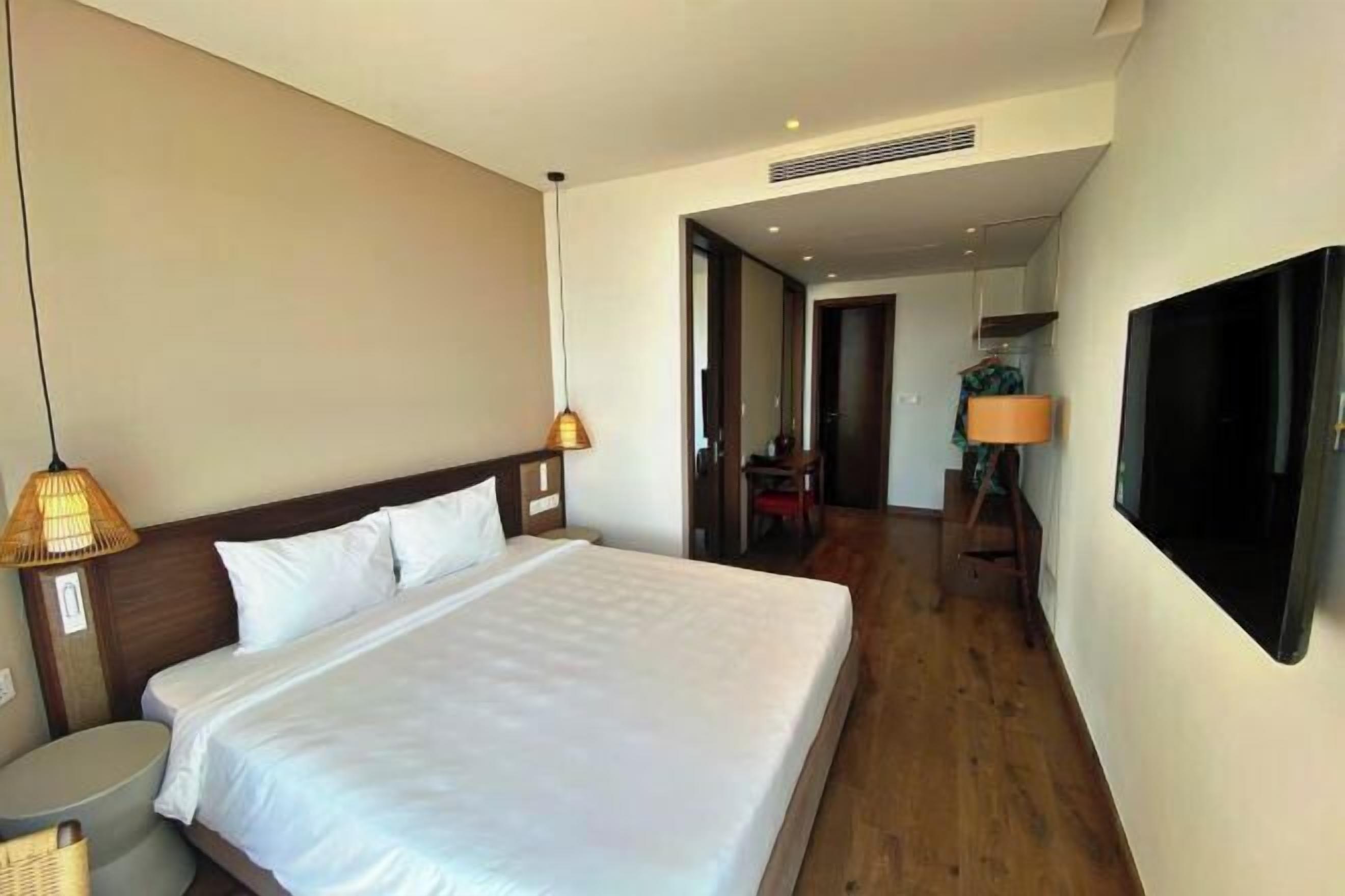 Egyptian cotton sheets, premium bedding, down comforters