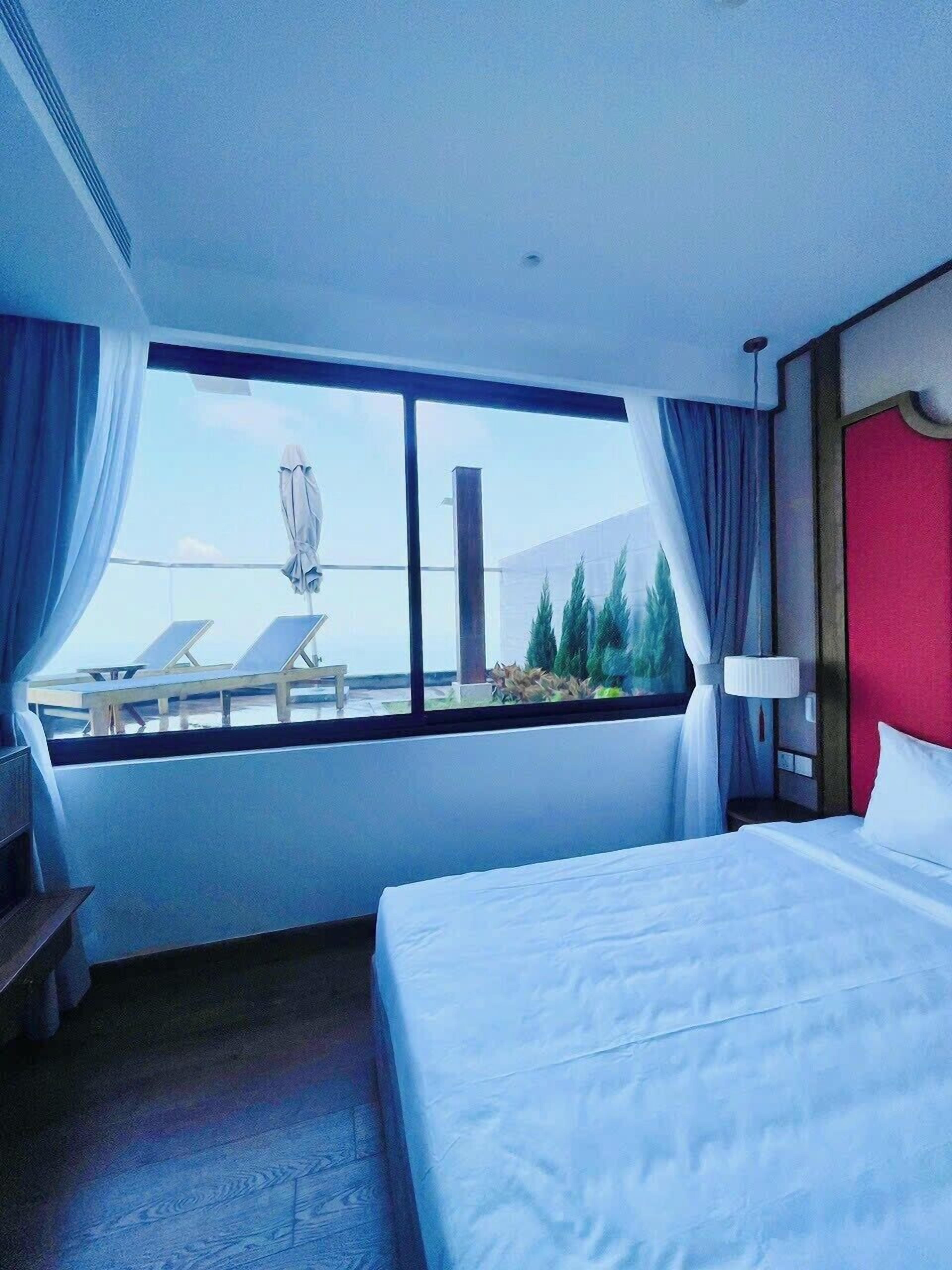 Loftsleilighet – panorama, 2 soverom, privat basseng, utsikt mot bukt | Sengetøy i egyptisk bomull, sengetøy av topp kvalitet og dundyner