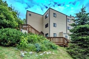Exterior - Sugar Ski Comfort One Bedroom - Unit 123 (Sugar Mountain)