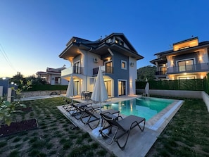 Pool - Fethiye 4 Bedroom and 4 Bathroom Villa Lion 2 (Muğla)