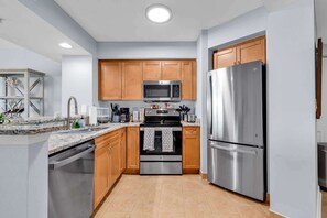 Refrigerador, microondas, horno, placa de cocina