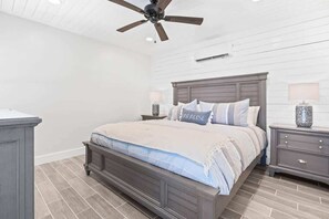 5 bedrooms, iron/ironing board, free WiFi, bed sheets