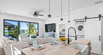 Waterfront Paradise Palms | Private Pool