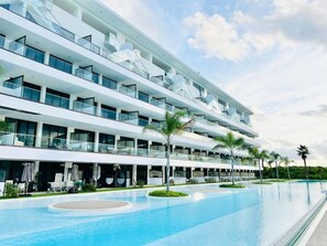 Outdoor pool - Cana Rock Star Infinity Pool & Beach Club (Punta Cana)