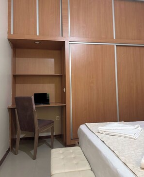 2 Schlafzimmer, Schreibtisch, Bügeleisen/Bügelbrett, WLAN