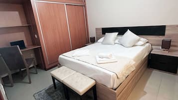 2 quartos, escrivaninha, ferros/tábuas de passar roupa, Wi-Fi