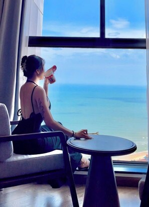 Lyxigt enkelrum - 1 kingsize-säng - utsikt mot stranden - mot havet | Utsikt mot trädgården