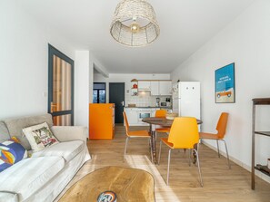 TV - Mimizan Beach T2 with Terrace and Parking Near Ocean (Mimizan-Mimizan Plage)