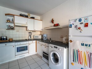 Køleskab, mikrobølgeovn, ovn, kogeplade