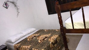 5 chambres, fer et planche à repasser, draps fournis