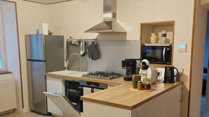 A compact kitchen with a built-in oven, a microwave, a coffee maker, and a toaster. - House with enclosed garden in Villabon (Villabon)