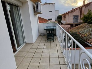 Outdoor dining - Village house near center, air conditioning, 3 ppl. (Balaruc-les-Bains)