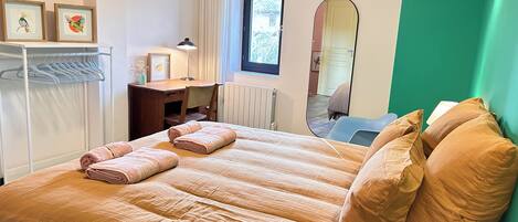 2 Schlafzimmer, Schreibtisch, Bügeleisen/Bügelbrett, kostenloses WLAN