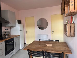 雪櫃、微波爐、焗爐、爐具