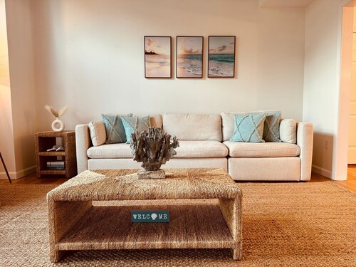 Come Enjoy Cape Cod!  Charming 3-BR house in pleasant Falmouth