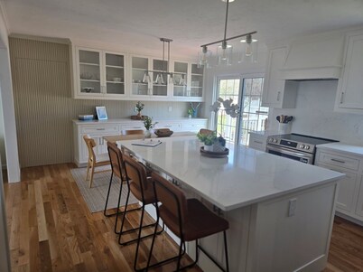 Come Enjoy Cape Cod! Charming 3-BR house in pleasant Falmouth