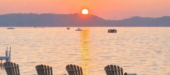 Near Torch Lake, Crystal Clear Water, Up North Retreat