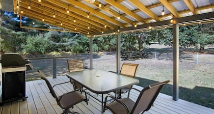 New - Peaceful 4-bed getaway across from Clam Lake