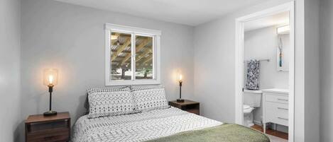 4 slaapkamers, een bureau, een strijkplank/strijkijzer, wifi