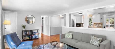 Télévision, cheminée, imprimantes