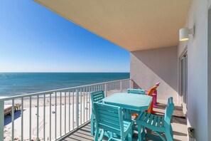 Outdoor dining - Seawind 902 by Liquid Life (Gulf Shores)