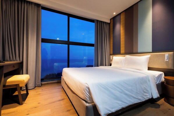 Suite familiar, 2 habitaciones, vista al mar, frente al mar | Vista a la playa o el mar
