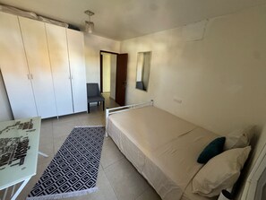 3 室のベッドルーム、アイロン / アイロン台、WiFi、ベッドシーツ