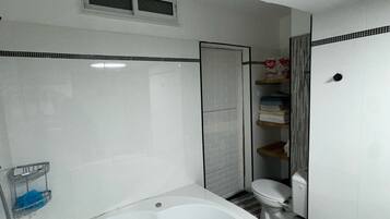 Jetted bath, towels, soap, toilet paper
