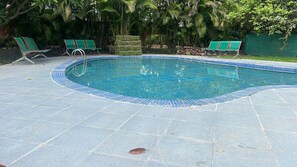 Kolam renang outdoor