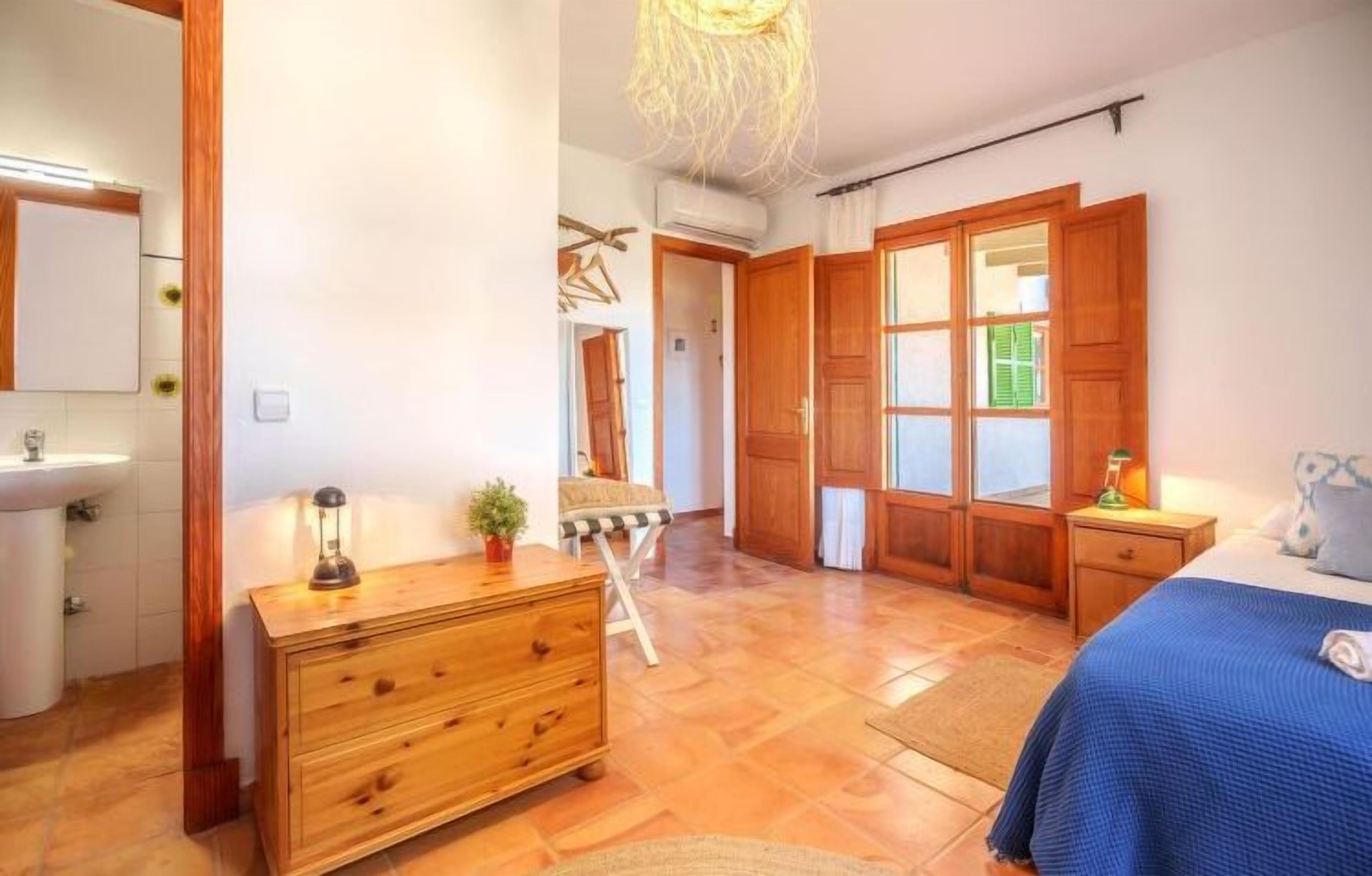 Rumah, 4 kamar tidur, teras | 4 kamar tidur