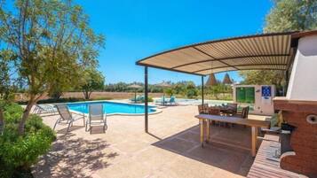 Rumah, 4 kamar tidur, teras | Kolam renang