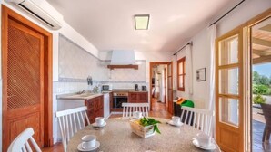 Ferienhaus, 4 Schlafzimmer, Terrasse | Speisen