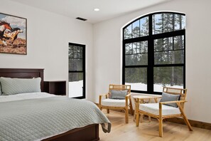 5 bedrooms, desk, travel crib, free WiFi