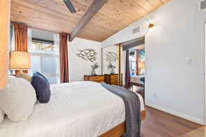 4 chambres, bureau, fer et planche à repasser, lit parapluie