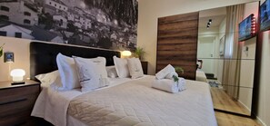 3 bedrooms, in-room safe, desk, iron/ironing board