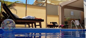 Eight8holiday superb, with heated pool near Split