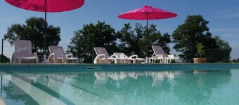 Quiet farmhouse for 14 people, air conditioning, swimming pool, shaded terraces, enclosed garden, meadow