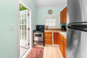 Fridge, microwave, oven, stovetop - ~MARGARITA COTTAGE~ Bask in sunshine and lounge by your pool in paradise. (Key West)